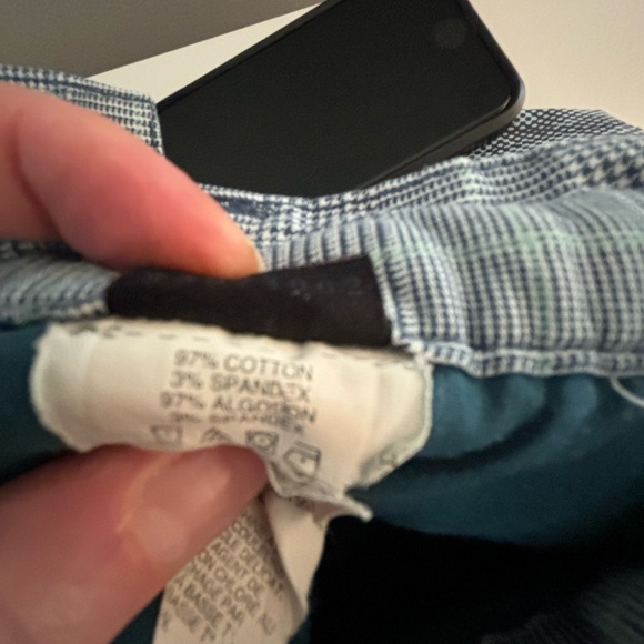 Oakley Men’s Shorts - 32 inch waist. Grey plaid. 97% Cotton. Good condition! - Picture 5 of 5